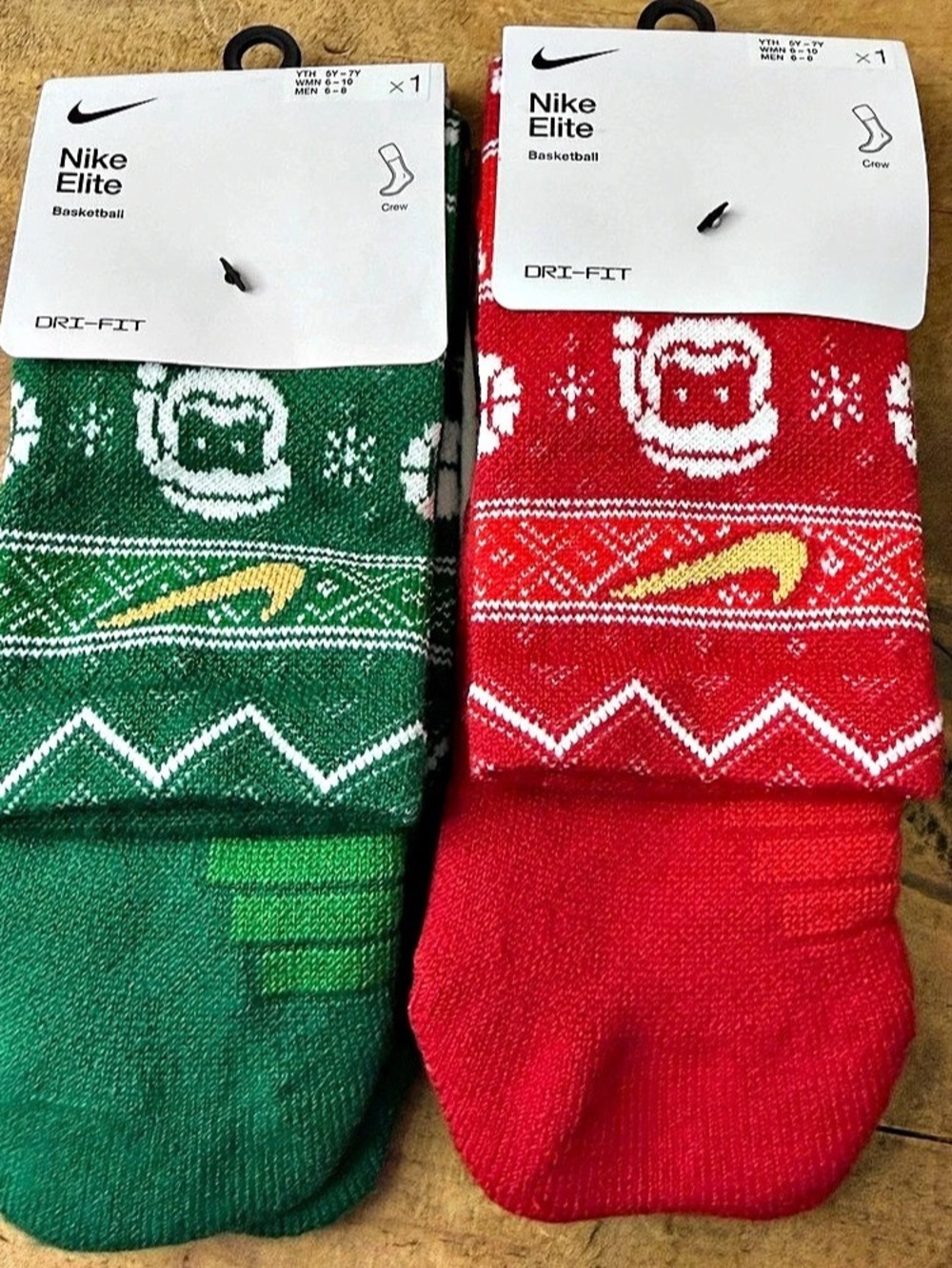 Nike Elite Basketball Crew Socks Green & Red Christmas Holiday NWT M: 6-8 W:6-10